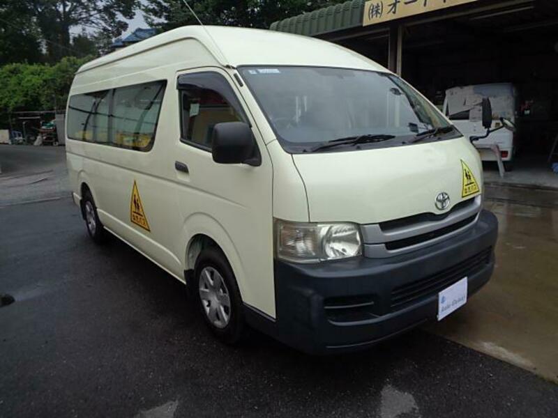 HIACE COMMUTER