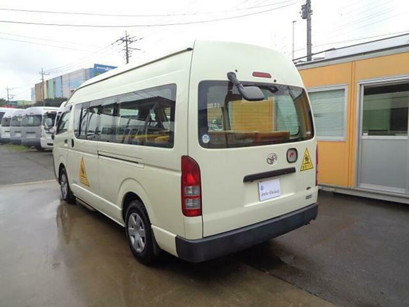 HIACE COMMUTER