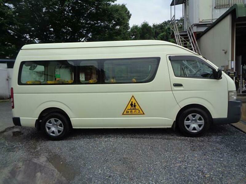 HIACE COMMUTER