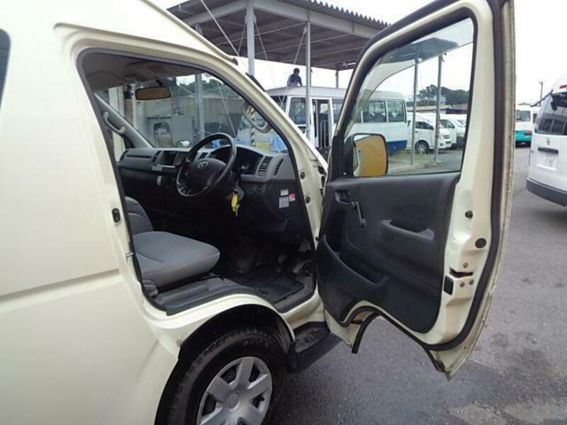 HIACE COMMUTER