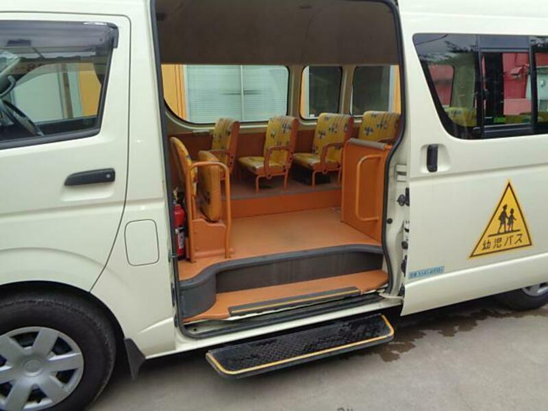 HIACE COMMUTER