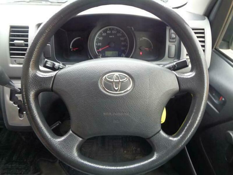 HIACE COMMUTER
