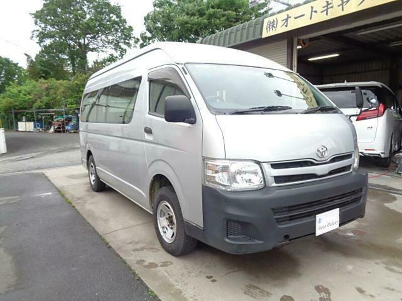 HIACE COMMUTER