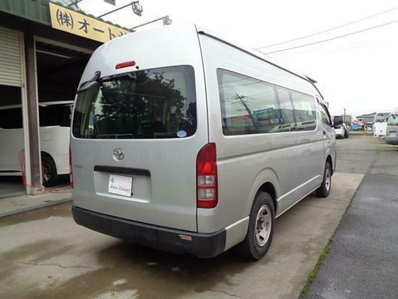 HIACE COMMUTER