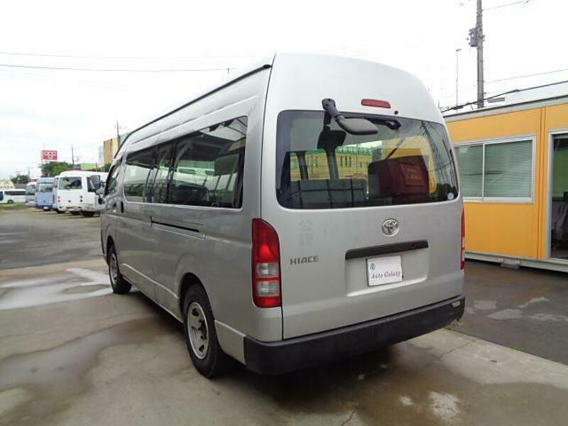 HIACE COMMUTER