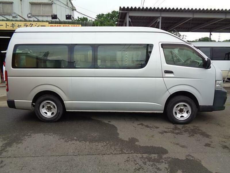 HIACE COMMUTER