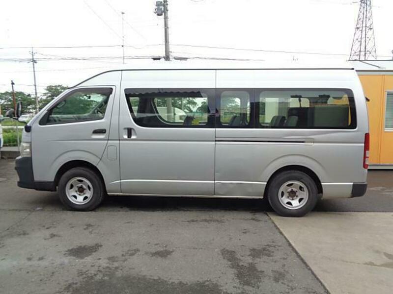 HIACE COMMUTER