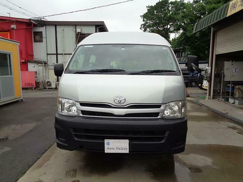 HIACE COMMUTER