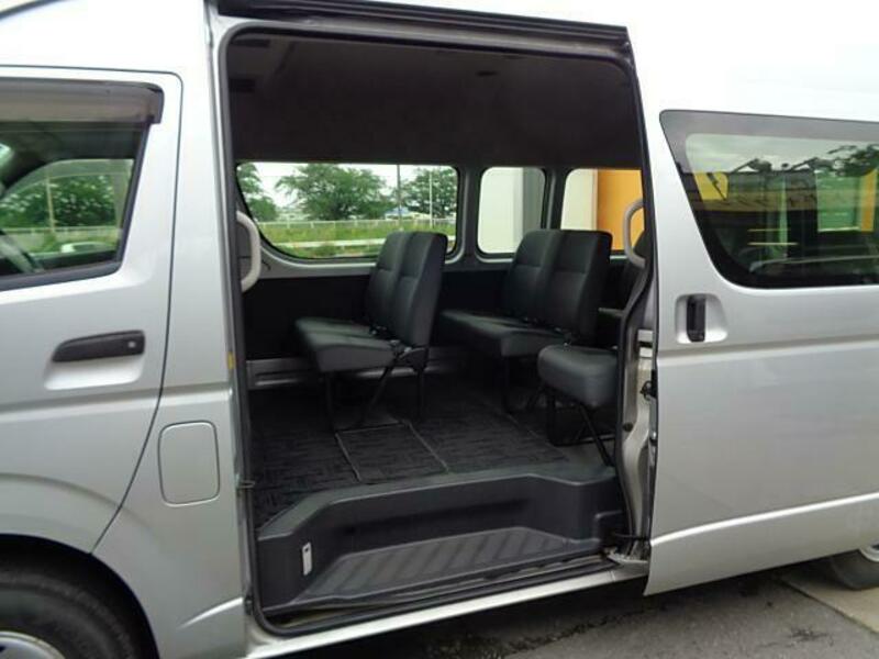 HIACE COMMUTER