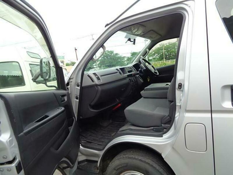 HIACE COMMUTER