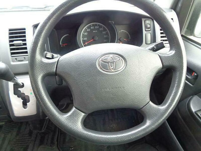 HIACE COMMUTER
