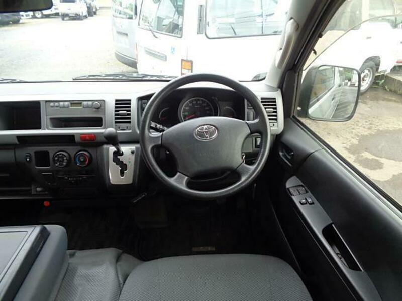HIACE COMMUTER