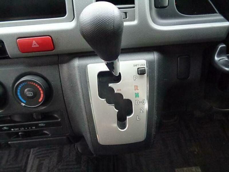 HIACE COMMUTER