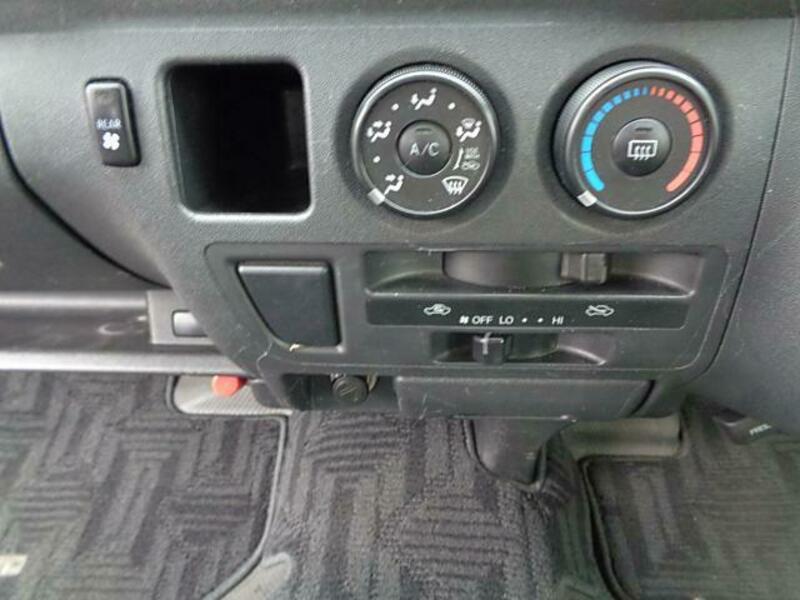 HIACE COMMUTER