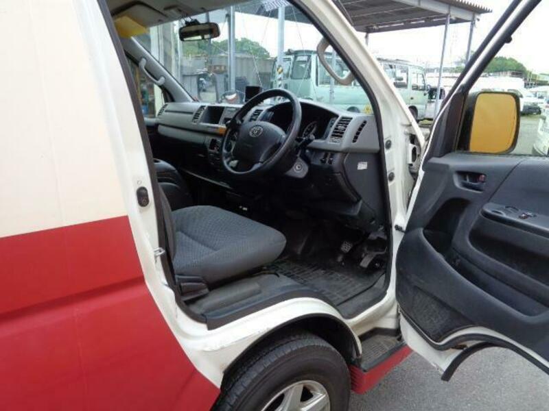 HIACE COMMUTER