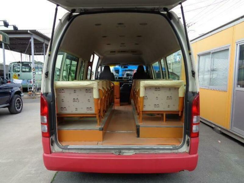 HIACE COMMUTER