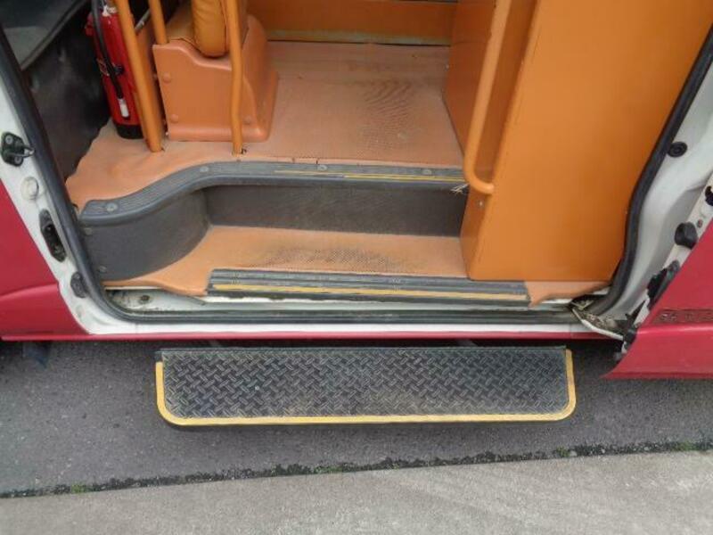 HIACE COMMUTER