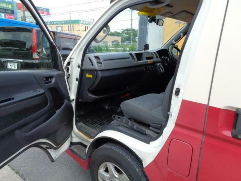 HIACE COMMUTER