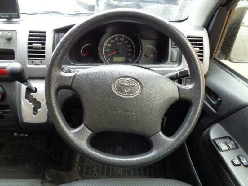 HIACE COMMUTER