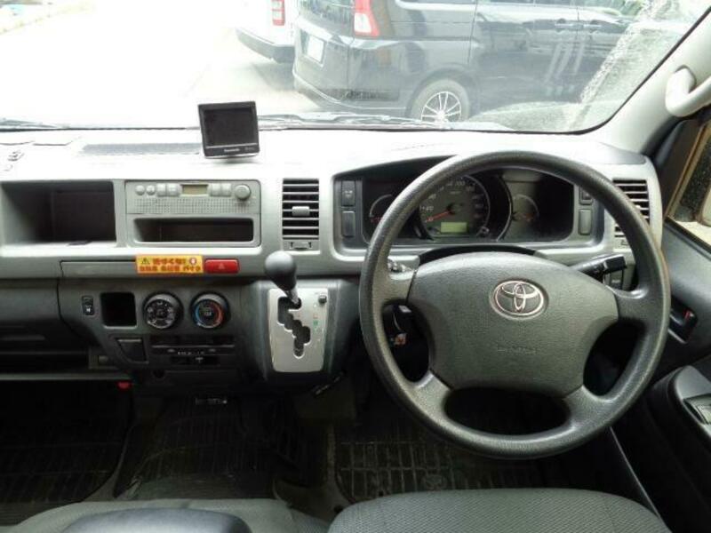 HIACE COMMUTER