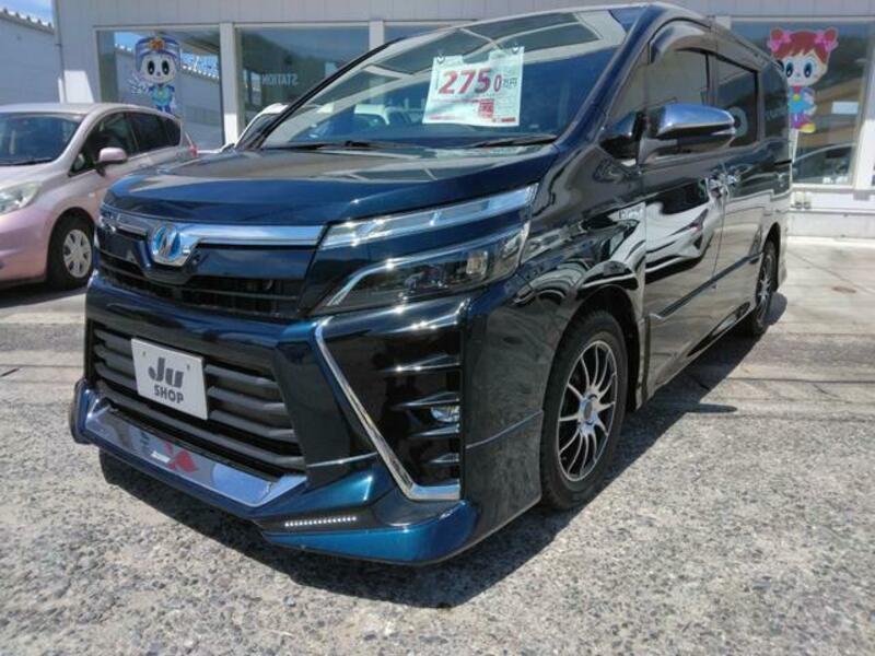 TOYOTA VOXY