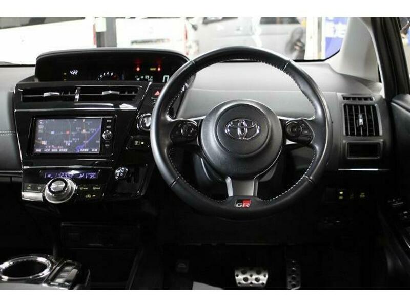 PRIUS ALPHA