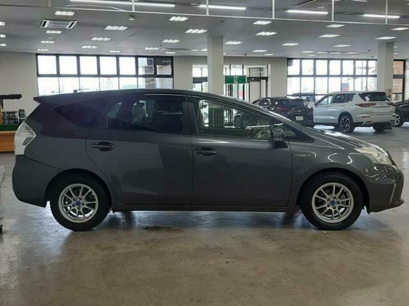 PRIUS ALPHA