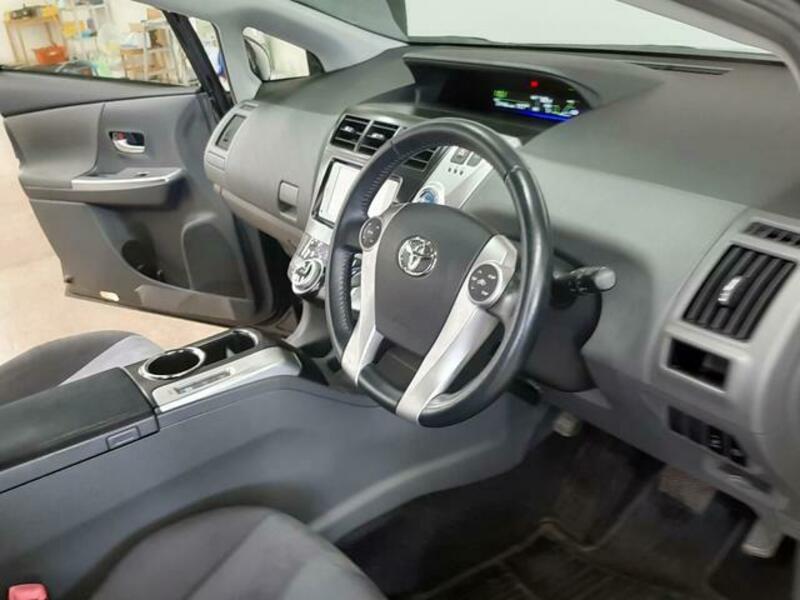 PRIUS ALPHA