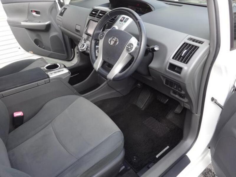 PRIUS ALPHA