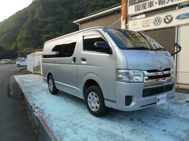 TOYOTA HIACE VAN