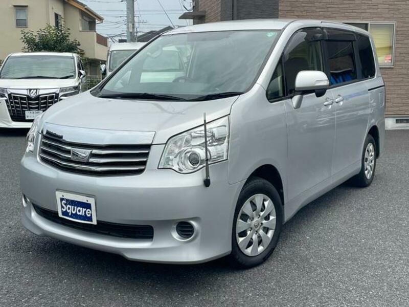 TOYOTA NOAH