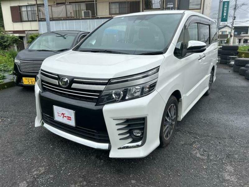 TOYOTA VOXY