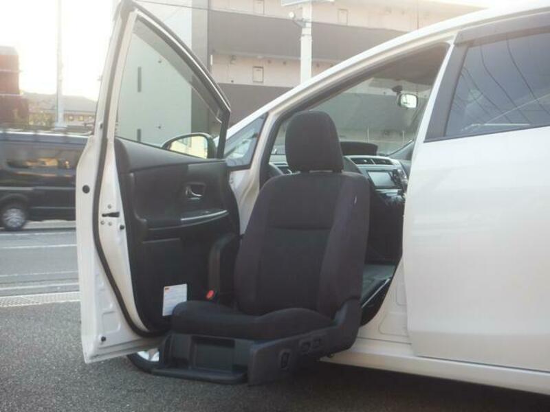 PRIUS ALPHA
