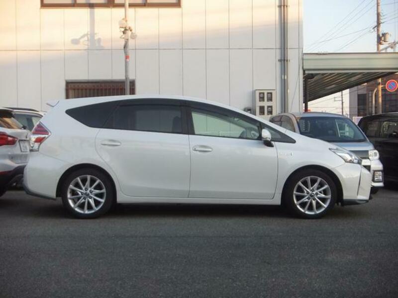 PRIUS ALPHA