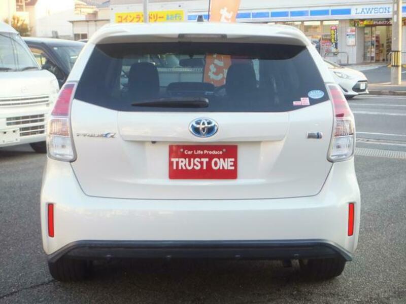 PRIUS ALPHA