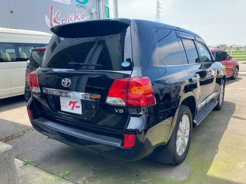 LAND CRUISER