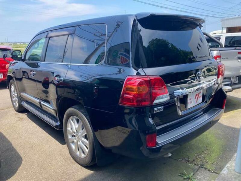 LAND CRUISER