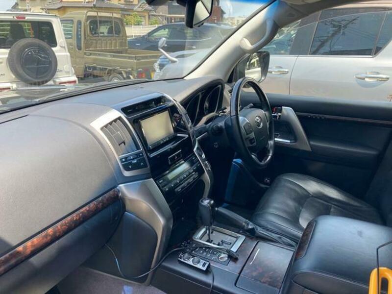 LAND CRUISER