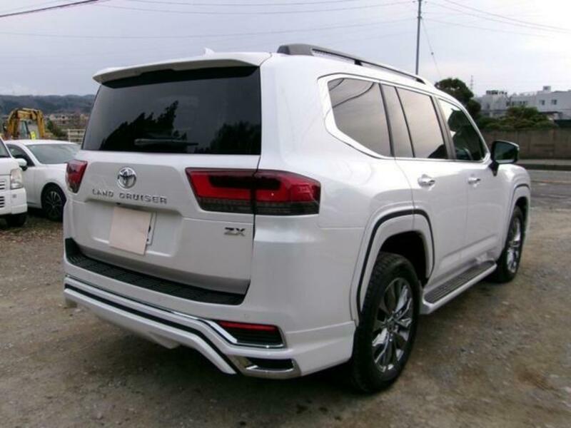 LAND CRUISER