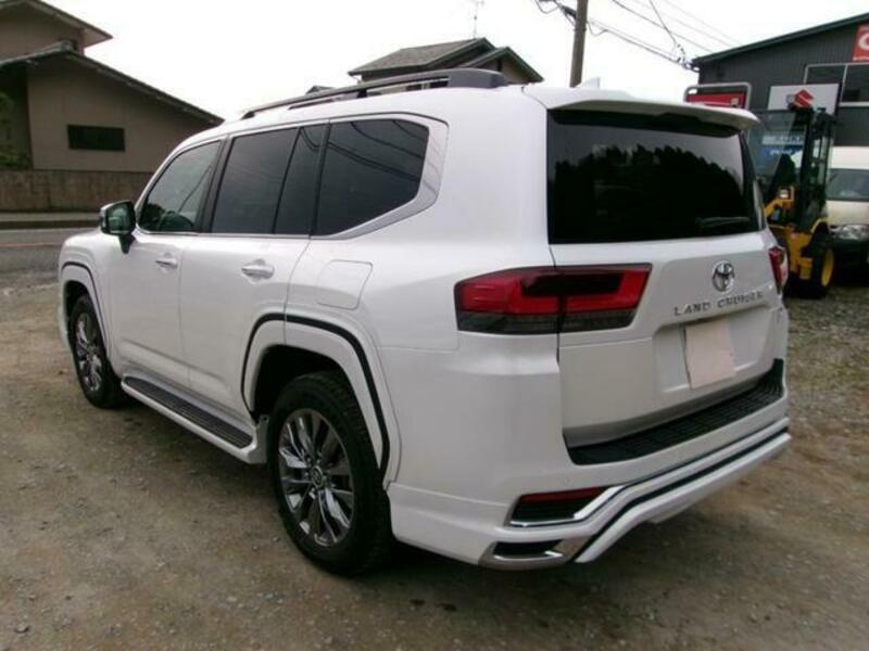 LAND CRUISER