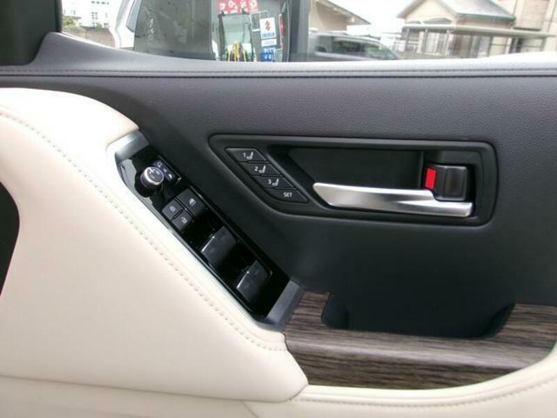 LAND CRUISER