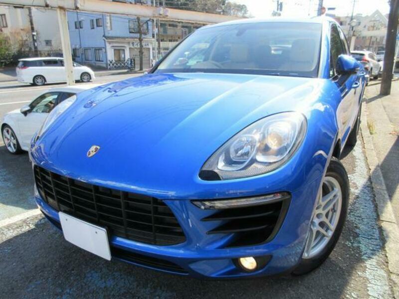 PORSCHE MACAN