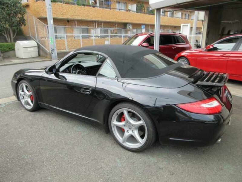 911