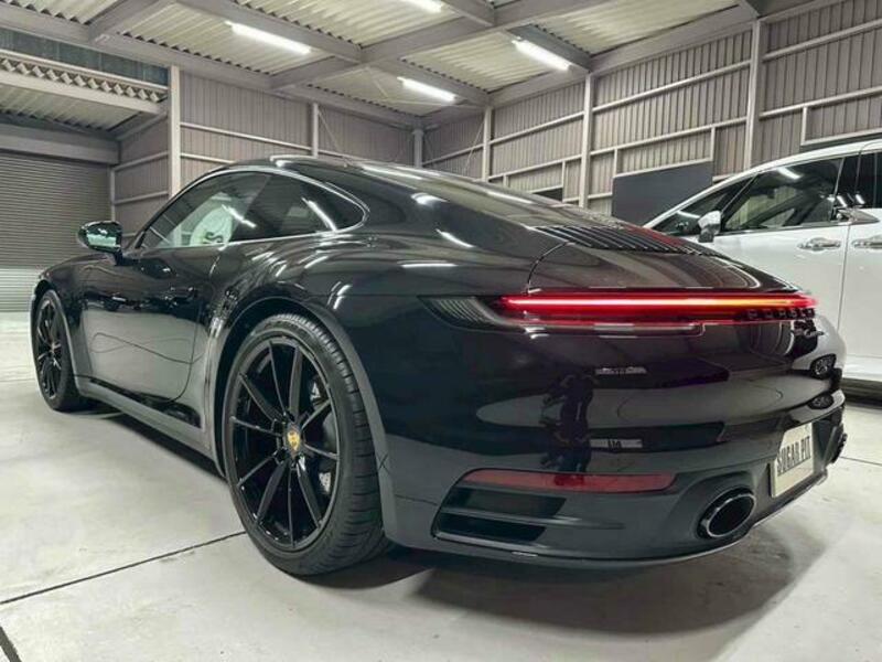 911