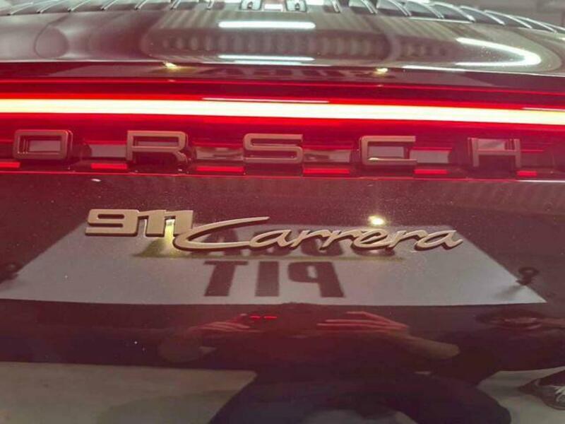 911