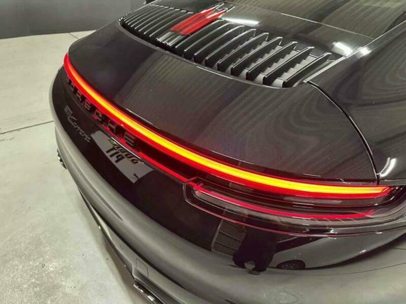 911
