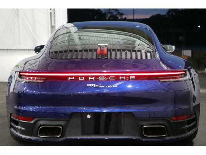 911