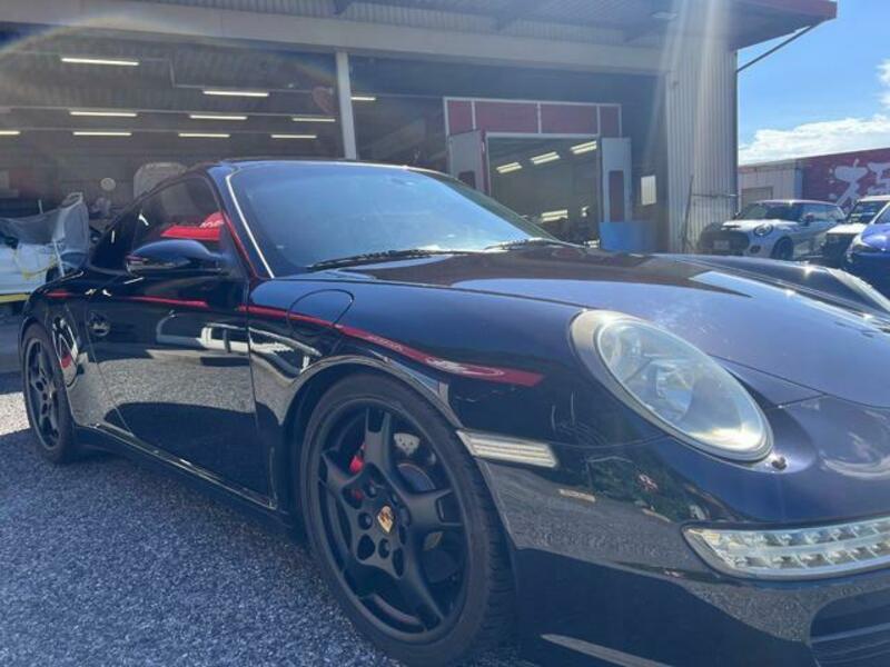 911