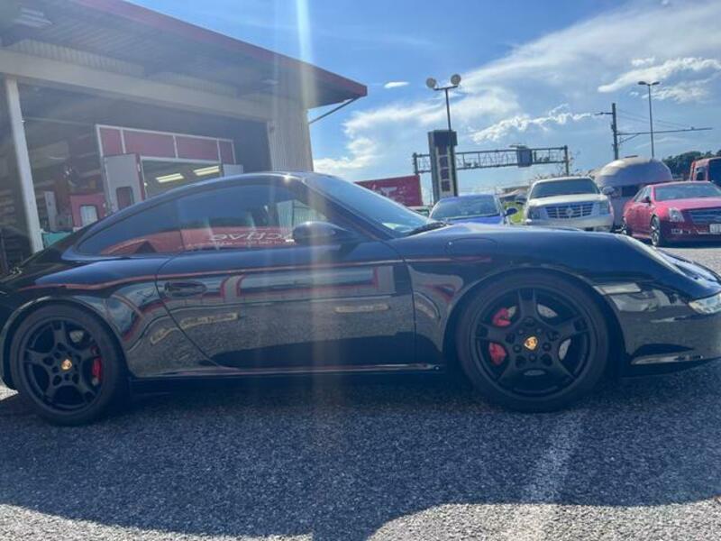 911