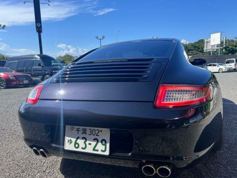 911